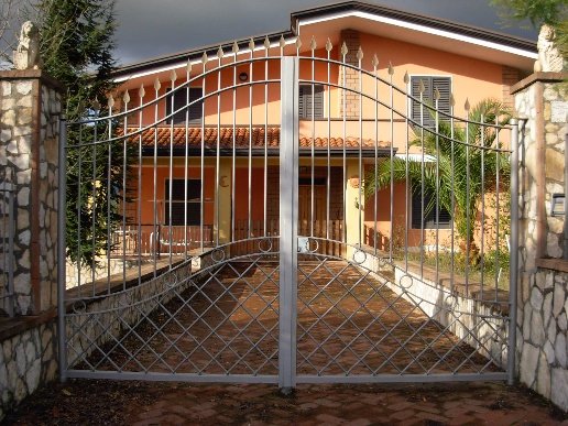 casa indipendente in vendita a Telese Terme