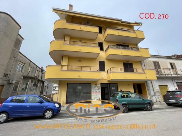 locale commerciale in vendita a Telese Terme