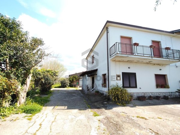 casa indipendente in vendita a Telese Terme in zona Piana