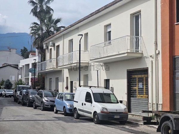 locale commerciale in vendita a Telese Terme