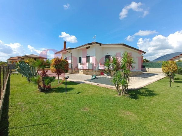 casa indipendente in vendita a Telese Terme