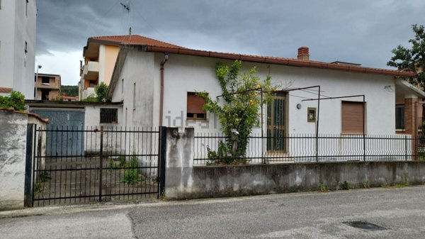 casa indipendente in vendita a Telese Terme
