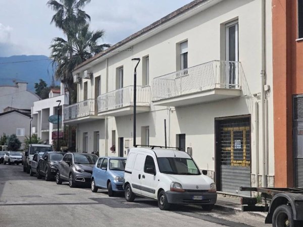 locale commerciale in vendita a Telese Terme