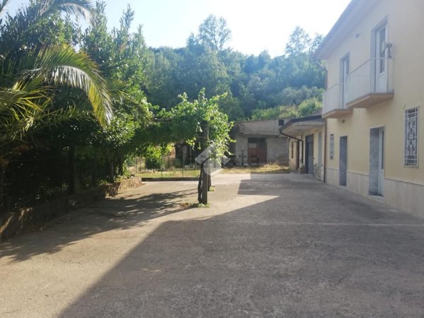 casa indipendente in vendita a Tocco Caudio