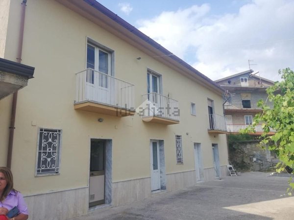 casa indipendente in vendita a Tocco Caudio