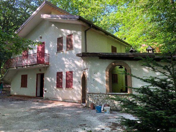 casa indipendente in vendita a Tocco Caudio