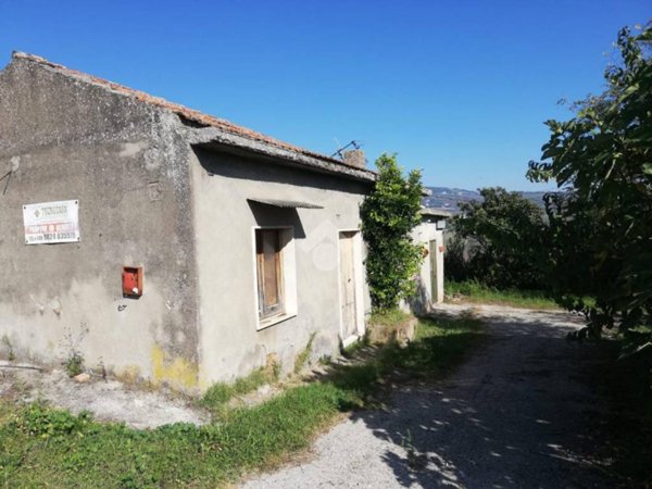 casa indipendente in vendita a Torrecuso