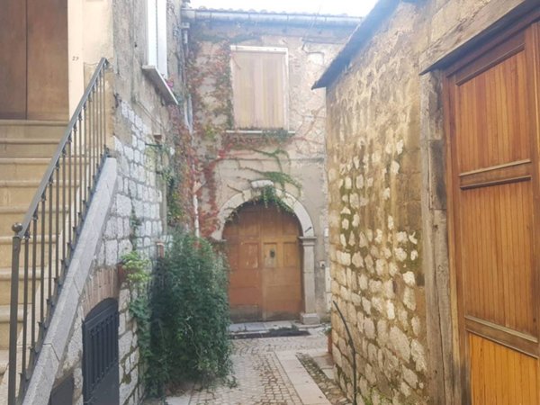 casa semindipendente in vendita a Vitulano