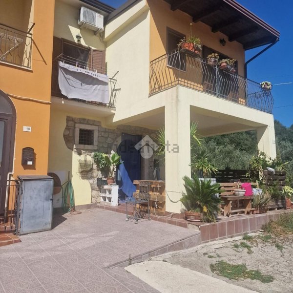 casa indipendente in vendita a Vitulano