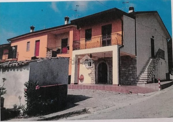 casa indipendente in vendita a Vitulano
