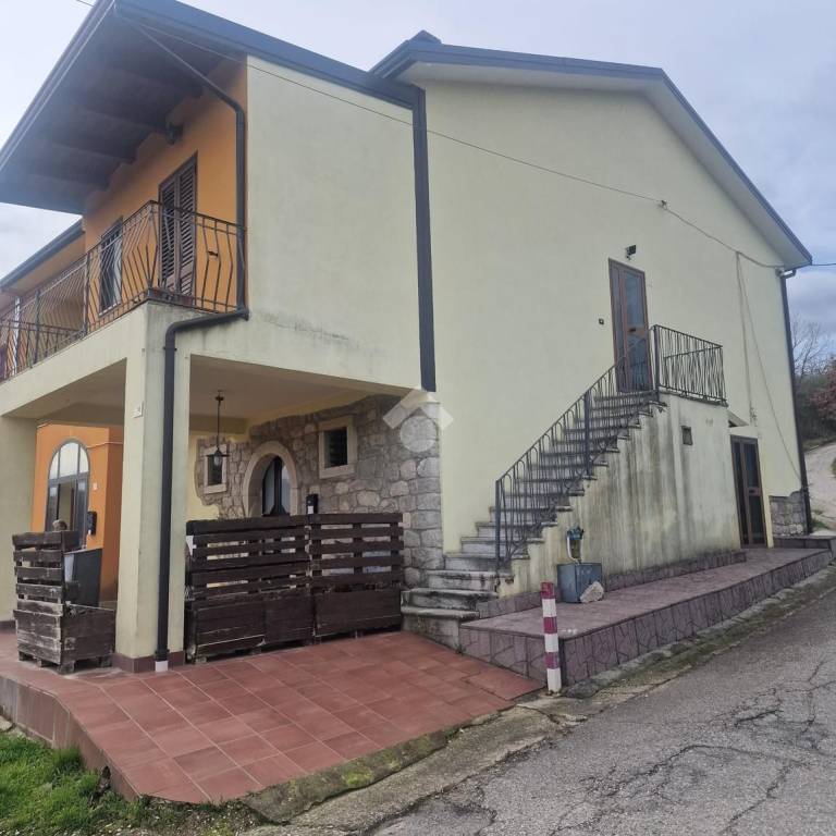 casa indipendente in vendita a Vitulano