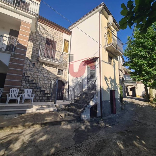 casa indipendente in vendita a Vitulano