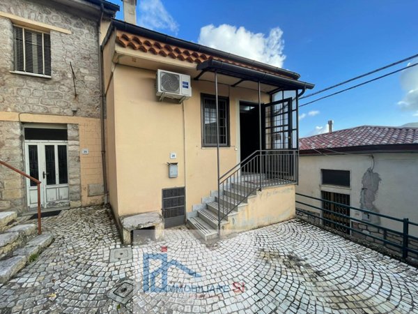 casa semindipendente in vendita a Vitulano