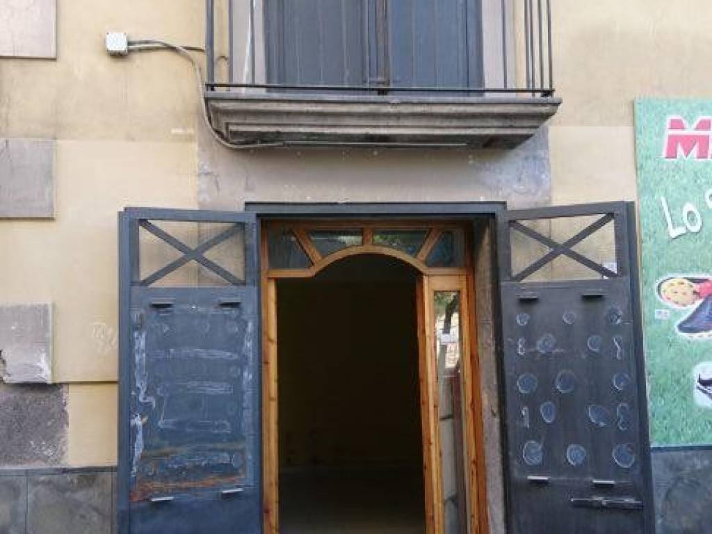 negozio in vendita ad Acerra in zona Centro Città