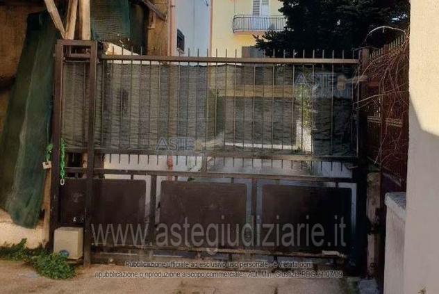 locale commerciale in vendita ad Acerra in zona Centro Città