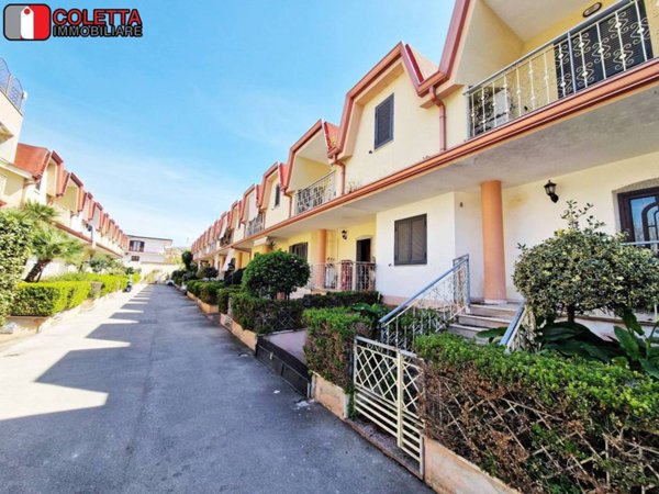 casa indipendente in vendita ad Acerra in zona Centro Città