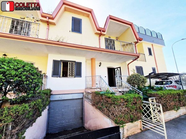 casa indipendente in vendita ad Acerra in zona Centro Città