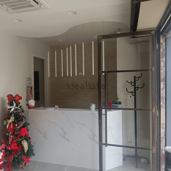 locale commerciale in vendita ad Acerra