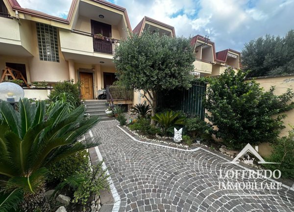 casa indipendente in vendita ad Acerra