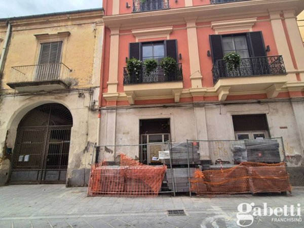 negozio in vendita ad Acerra in zona Centro Città