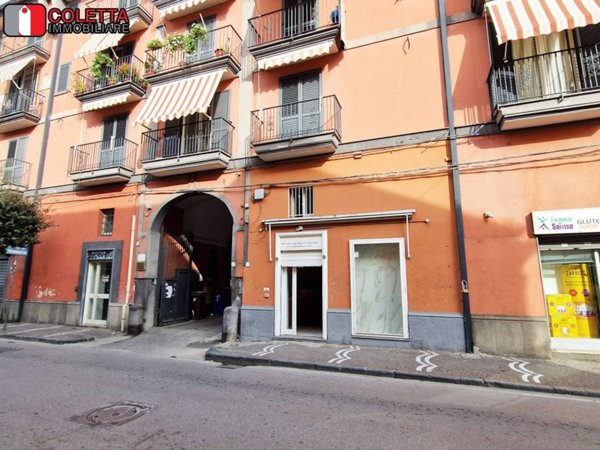 negozio in vendita ad Acerra in zona Centro Città