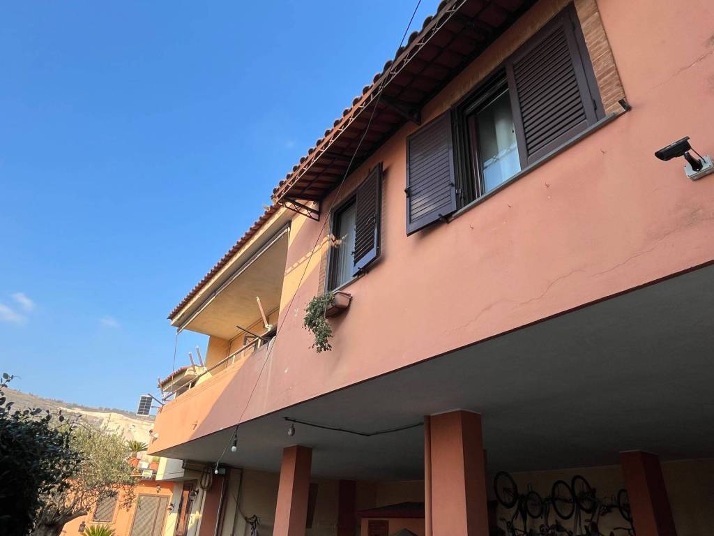 casa indipendente in vendita ad Acerra in zona Pezzalunga
