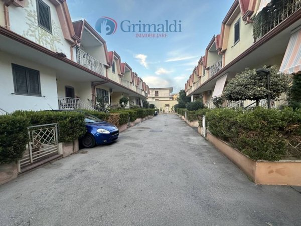 casa indipendente in vendita ad Acerra