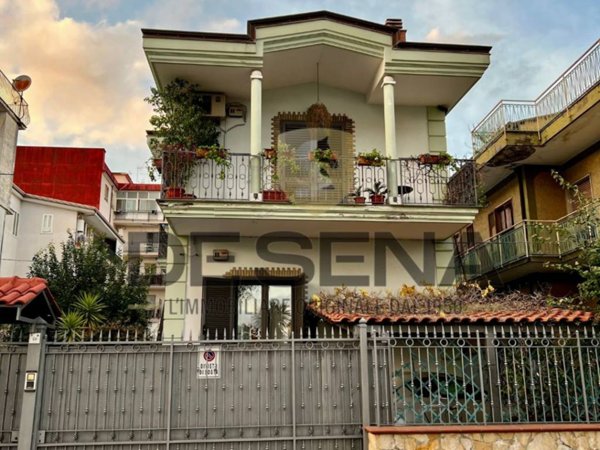 casa indipendente in vendita ad Acerra in zona Centro Città