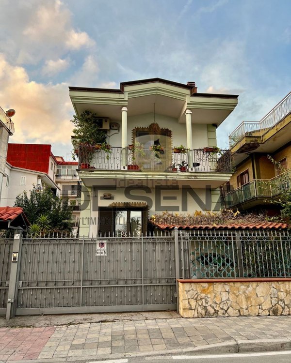 casa indipendente in vendita ad Acerra in zona Centro Città