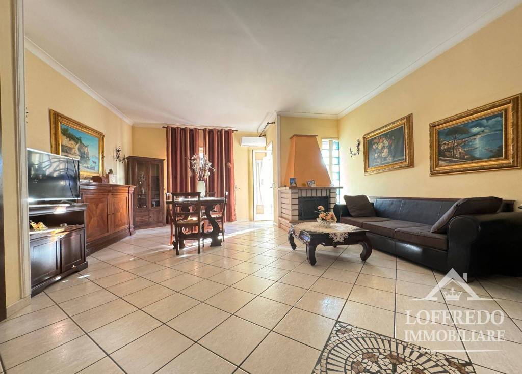 appartamento in vendita ad Acerra in zona Centro Città