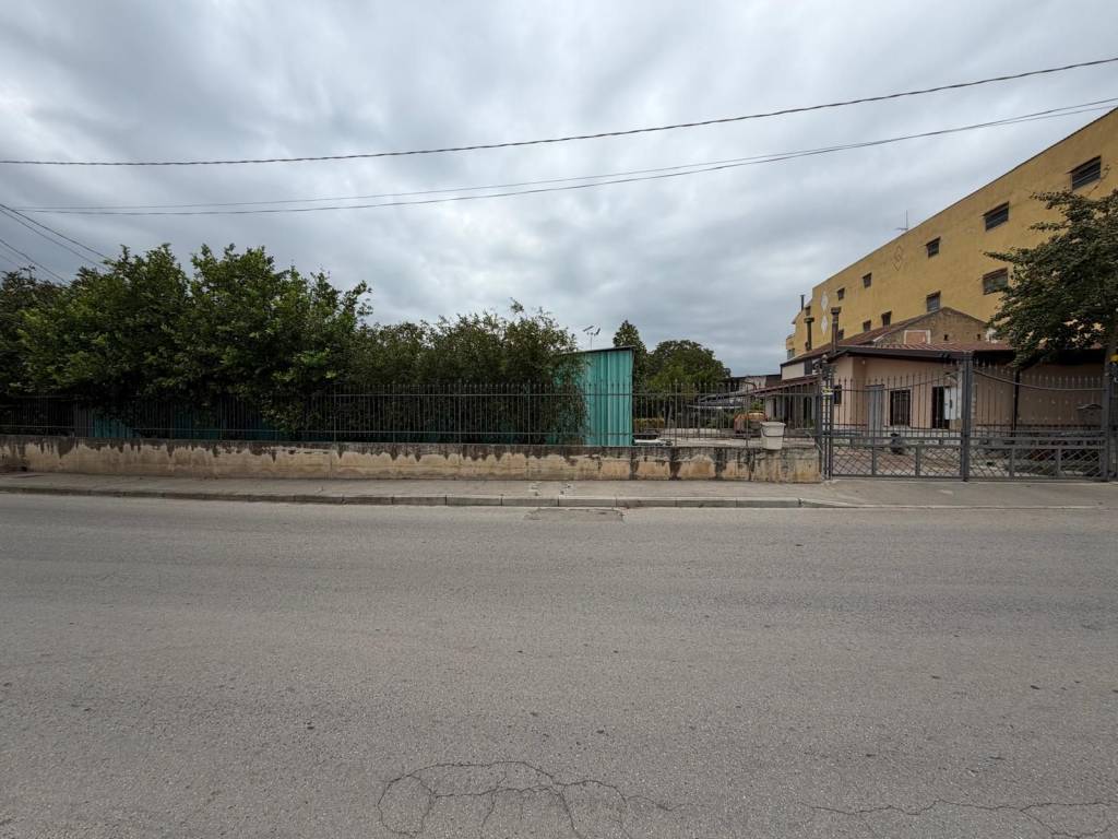 casa indipendente in vendita ad Acerra in zona Pezzalunga