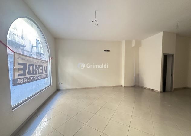 locale commerciale in vendita ad Acerra in zona Centro Città