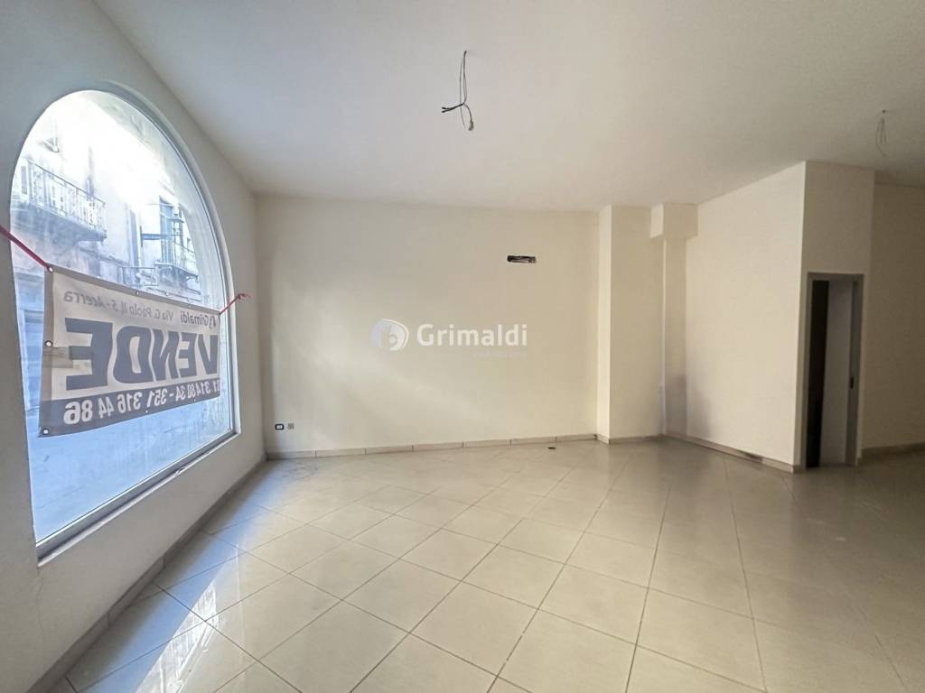 negozio in vendita ad Acerra in zona Centro Città