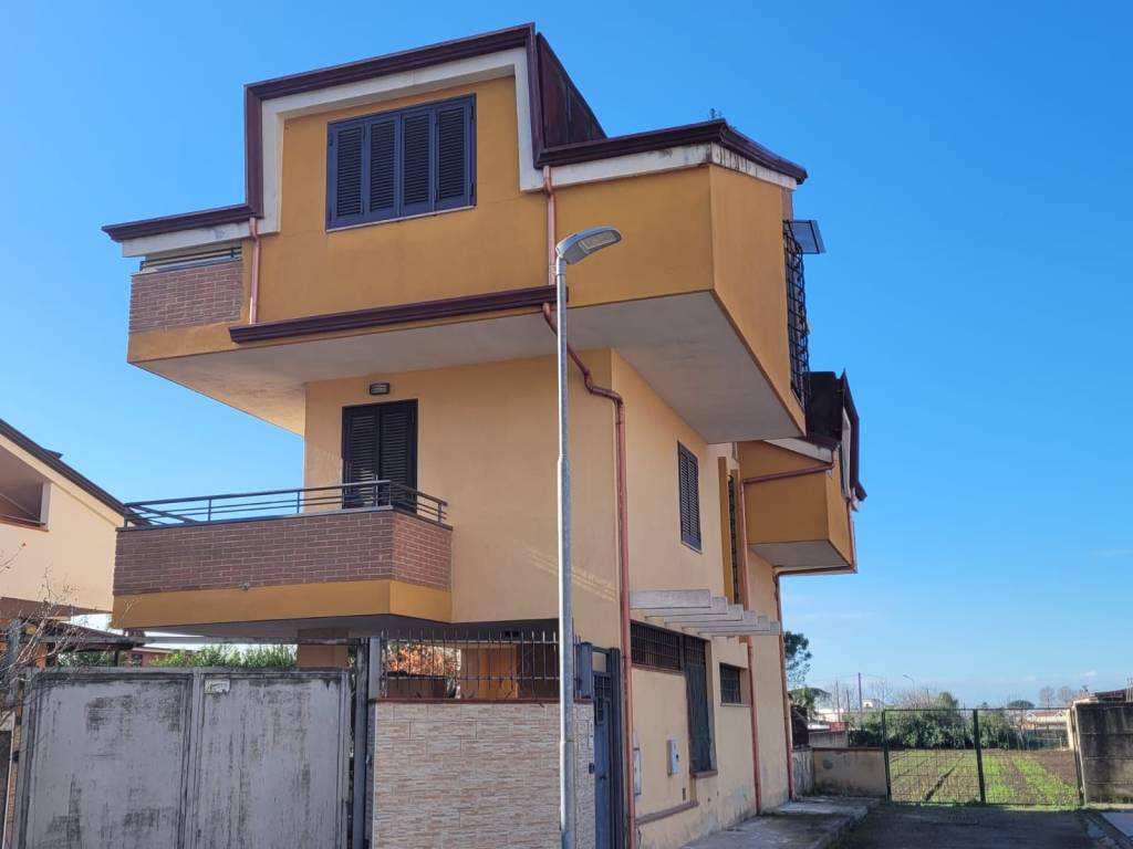 casa indipendente in vendita ad Acerra