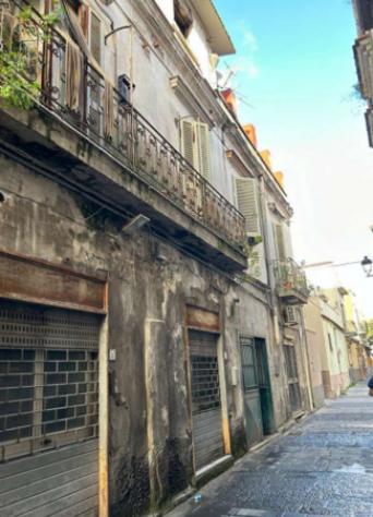 locale commerciale in vendita ad Acerra