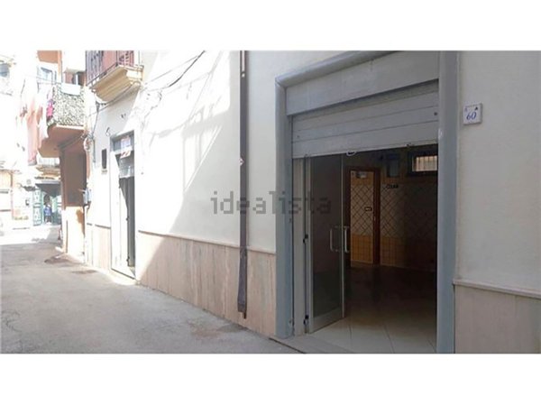 locale commerciale in vendita ad Acerra