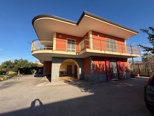 casa indipendente in vendita ad Acerra