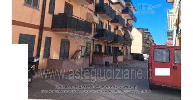 locale commerciale in vendita ad Acerra