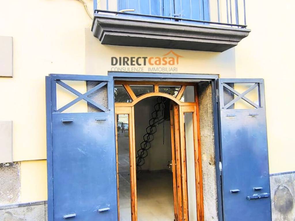 negozio in vendita ad Acerra in zona Centro Città