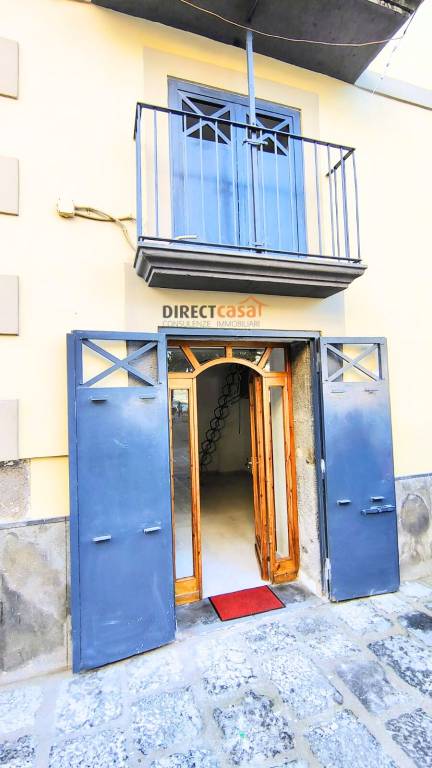 negozio in vendita ad Acerra in zona Centro Città