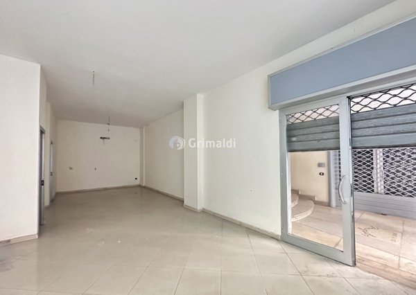 locale commerciale in vendita ad Acerra in zona Centro Città