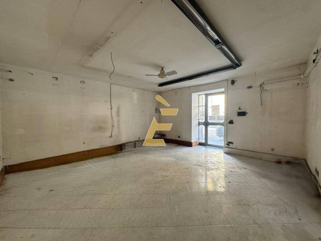 negozio in vendita ad Acerra