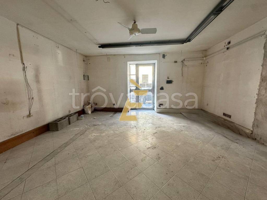 negozio in vendita ad Acerra