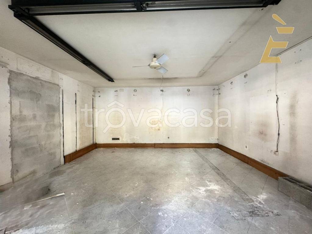 negozio in vendita ad Acerra