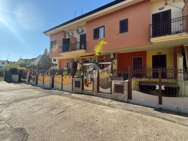 casa indipendente in vendita ad Acerra in zona Centro Città