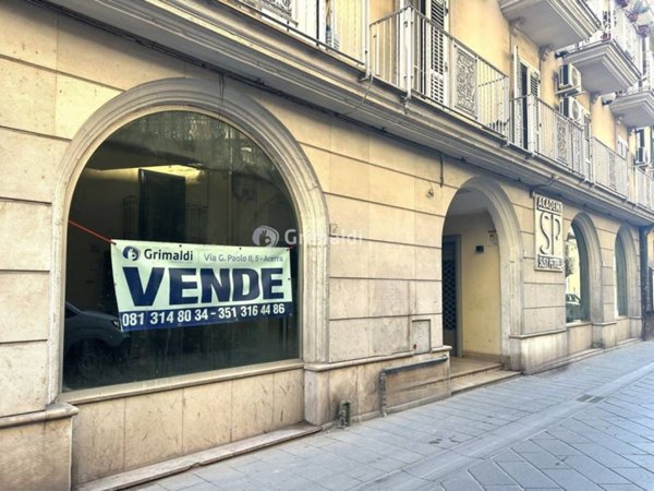 negozio in vendita ad Acerra in zona Centro Città