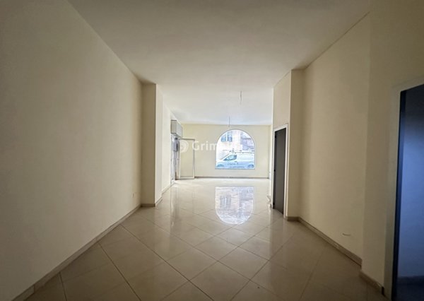 locale commerciale in vendita ad Acerra in zona Centro Città