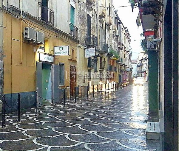 locale commerciale in vendita ad Acerra