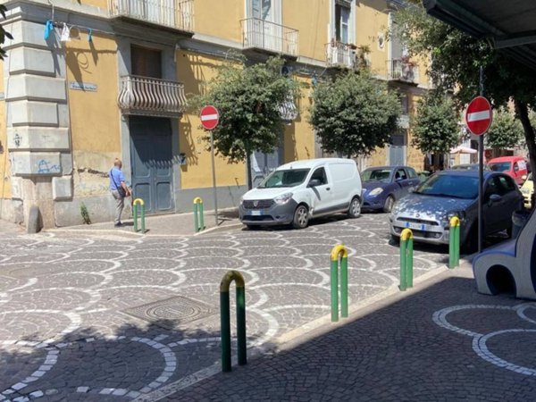 negozio in vendita ad Acerra in zona Centro Città