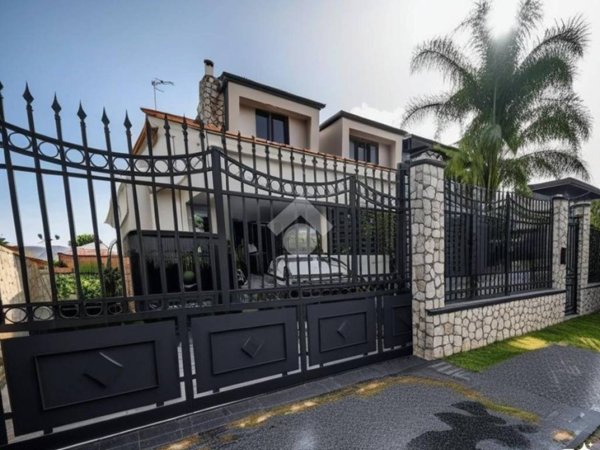 casa indipendente in vendita ad Acerra in zona Pezzalunga